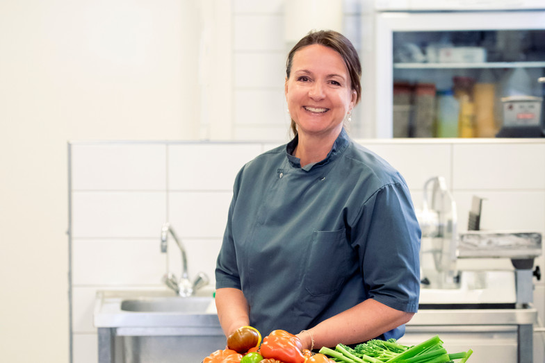 Køkkenchef Nina Rossi i køkkenet